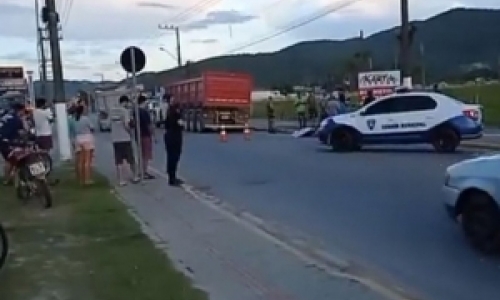 FATALIDADE: Idosa cai de bicicleta e morre ao ser atropelada por carreta