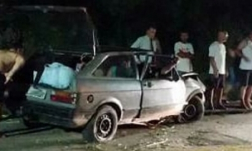 Motorista de Tijucas perde controle da direção e colide contra muro de pedras