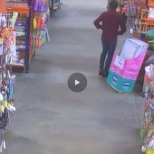 Três são detidos por seguranças após furto em supermercado