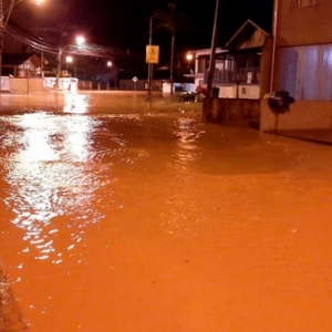 Fortes chuvas provocam alagamentos e estragos em município do Vale