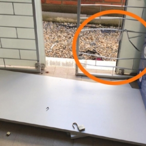 Prédio da CDL tem porta e grade arrombadas e itens furtados durante a madrugada