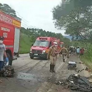 Acidente na SC-410 termina com uma morte e outras vítimas graves