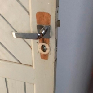 Capela tem portas e paredes arrombadas e equipamentos eletrônicos furtados