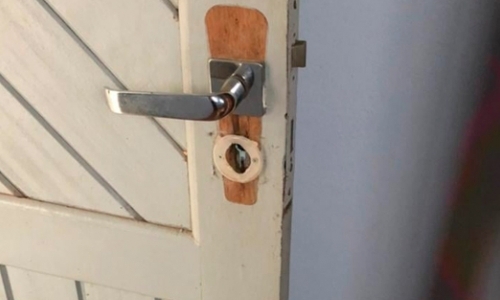 Capela tem portas e paredes arrombadas e equipamentos eletrônicos furtados