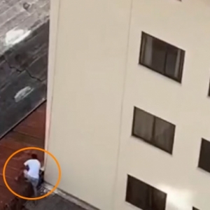 Assaltante foge por cima de telhados para não apanhar da população