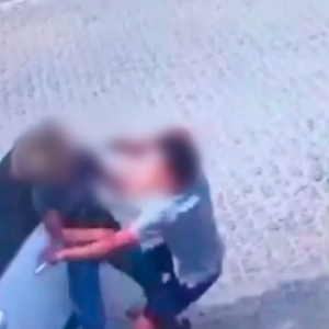 Mulher é assaltada em frente a própria casa no centro da cidade