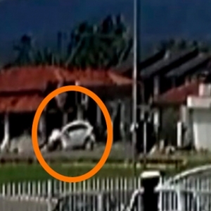 VÍDEO: Veículo sai da pista e colide contra fachada de restaurante