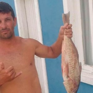 Homem encontrado morto por casal em praia é identificado