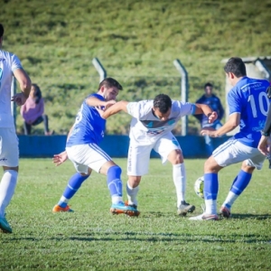 Futebol e outros esportes coletivos voltam a ser liberados em todo o estado