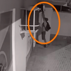 Homem furta aparelho de ar condicionado em fachada de loja 