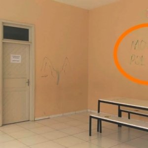 Escola é pichada com mensagens de ‘morte’ à Polícia, ofensas e desenhos sexuais