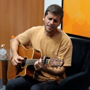 Um céu pra gente: O novo sucesso do cantor e compositor tijuquense Gui Franzói