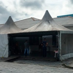Prefeitura abre licitação de R$ 285 mil para tenda e encerra por divergências