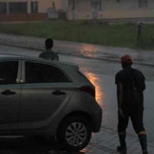 Passagem de ciclone no oceano traz chuva e risco de ressaca no mar 