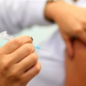 Por falta de doses, cidades alteram campanha de vacinação
