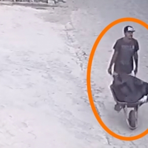 VÍDEO: Homem invade obra e foge levando vários equipamentos