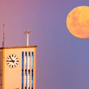 Fotógrafo tijuquense faz registro fantástico da ‘superlua rosa’ e viraliza 