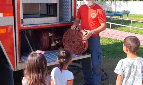 Bombeiros visitam creche e promovem palestra sobre a profissão em Tijucas