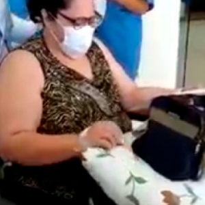 EMOÇÃO: Paciente recebe homenagem de profissionais ao receber alta de hospital