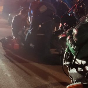 Homem fica ferido ao colidir em lateral de carro na rodovia SC-410