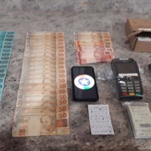 Casal é flagrado com materiais que indicam envolvimento no Jogo do Bicho