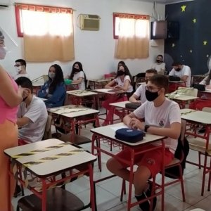 Etapa de vacinação dos professores terá divisão em 13 grupos; veja a ordem  