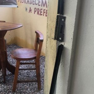 Lanchonete inaugurada há duas semanas é arrombada; criminosos levam quase tudo