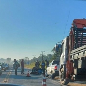 Mulher fica ferida após saltar em lombada com motocicleta na rodovia SC-410