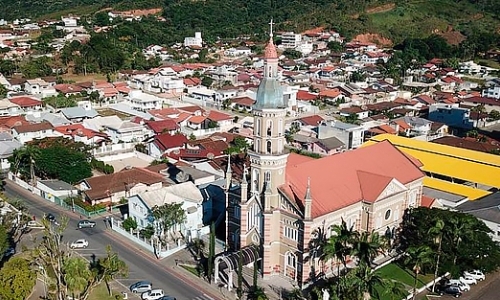 Bebê contrai Covid-19; em outro caso, homem morre por complicações da doença