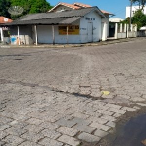 Em plena luz do dia, homem é roubado enquanto caminhava por rua de Tijucas