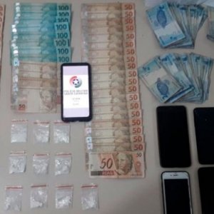 Quatro pessoas são levadas para a delegacia após interceptação de entrega de drogas