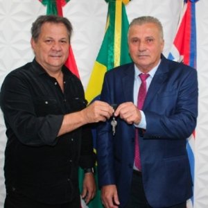 Prefeito se afasta do cargo para tratamento de saúde e vice assume