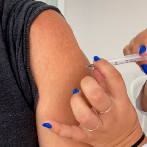 Pessoas entre 18 e 59 anos podem se cadastrar para vacinar contra Covid-19