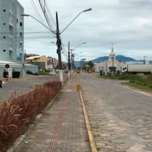 Avenida será asfaltada e receberá melhorias em canteiros e rotatórias 