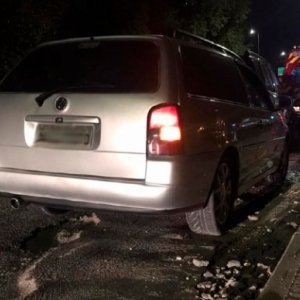 Motorista colide em traseira de automóvel e deixa duas pessoas feridas 