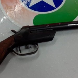 Filho de vítima de tentativa de homicídio é encontrado com arma