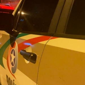 Pneus de carro são cortados e homem é agredido durante discussão 