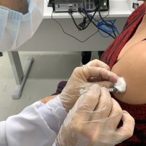 Campanha de vacinação movimenta moradores e mil pessoas devem ser imunizadas