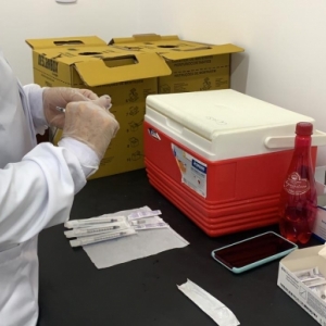 Com “problemas técnicos”, município suspende imunização contra a Covid-19