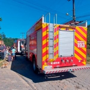 Criança fica ferida e é levada ao hospital após ser atropelada por veículo