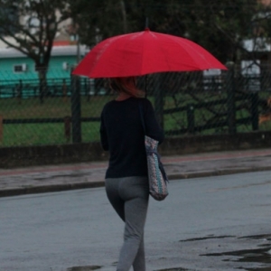 Baixas temperaturas e alerta de chuva intensa; veja como fica o tempo para a semana