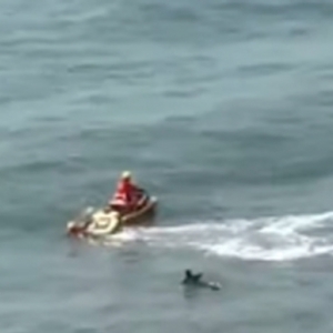 Moto aquática sofre pane em mar e bombeiros resgatam tripulantes 