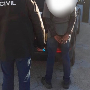 Sem aceitar separação, homem é preso por agredir e ameaçar matar ex-companheira
