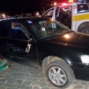 Jovem fica ferida após colisão entre carro e moto na SC-410
