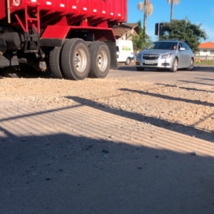 Remoção de lombada em acesso de bairro gera polêmica por falta de sinalização