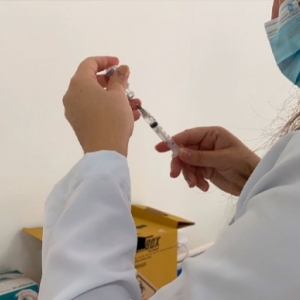 Vacinação contra a Covid chega aos moradores com 40 anos; veja o calendário