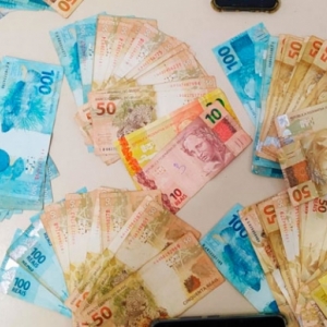 Assaltante com deficiência agride vítima na própria casa e leva mais de R$5 mil