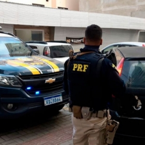 Carro roubado em São Paulo é recuperado em cidade da Região