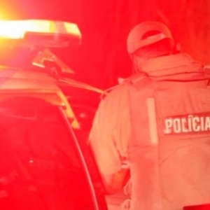 Homem sai de bailão embriagado e é preso dirigindo na contramão