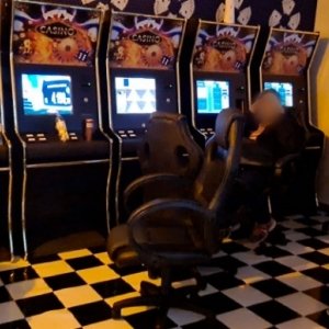 Casa utilizada para jogos de azar é identificada e fechada
